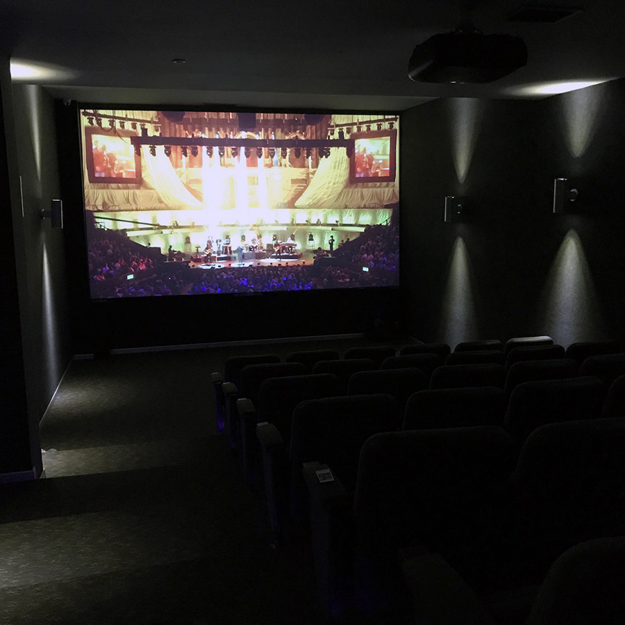 Home cinema wall by ultra high contrast projector screen paint
