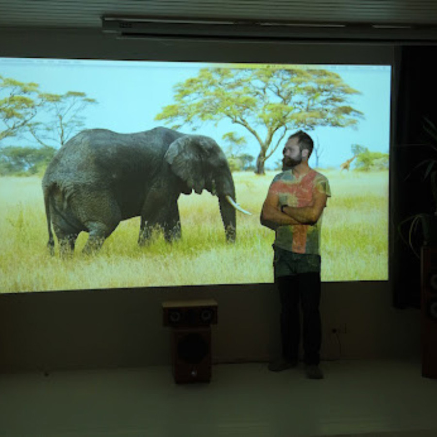 Ultra short throw projector screen paint for slideshows