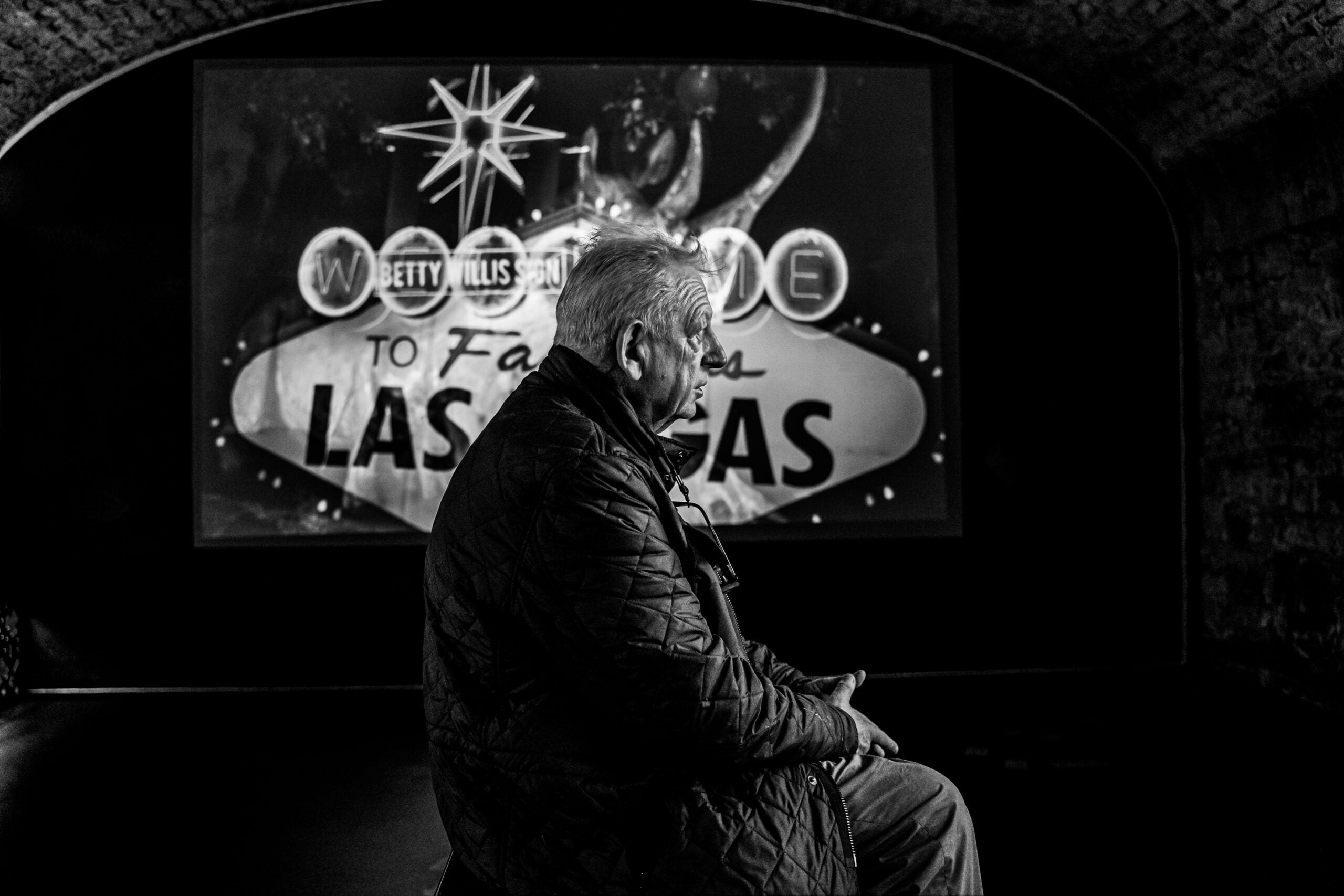 Ultra High Contrast Projection Screen Paint